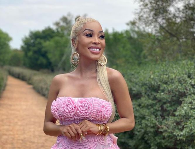 Khanyi who won at the Feather awards.