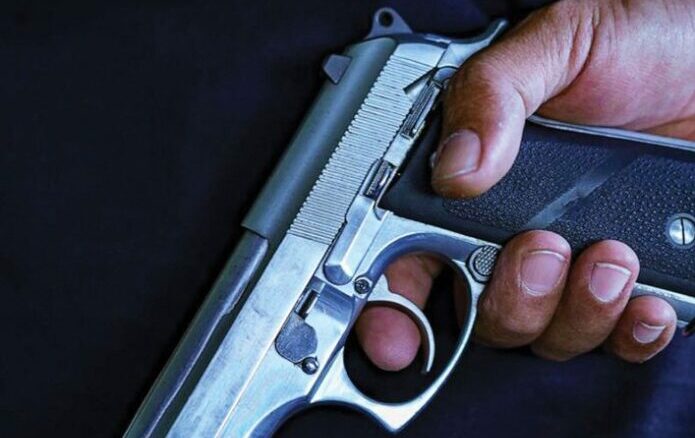 Shootout between cops and suspected criminals leaves five dead