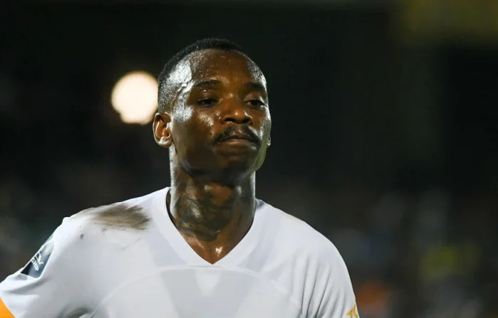 Khama back in Zimbabwe