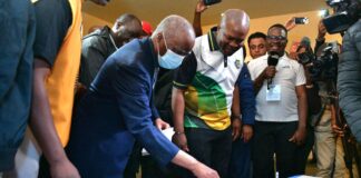 Vote for whomever—Ex-president Thabo Mbeki advises as he vote