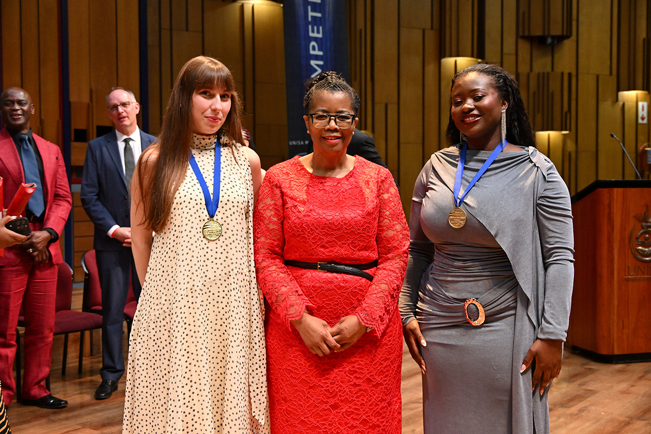 Flanking Prof Puleng LenkaBula (centre), Unisa Principal and Vice-Chancellor, are the winners of the 7th Unisa International Voice Competition, Maria Del Mar Vilaseca (left), and Molly Dzangare
